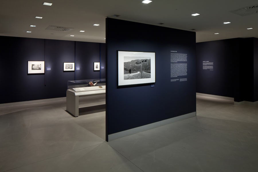 Vue de l'exposition "Witness at a Crossroads, photographer Marc Riboud in Asia", Rubin Museum of Art, New York, 2014 © Rubin Museum of Art