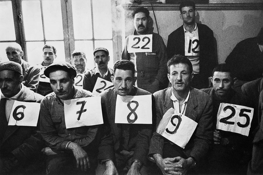 Vote in a company, Algiers, 1963