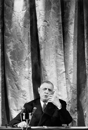 Charles de Gaulle pendant une conférence de presse, Paris, 1959