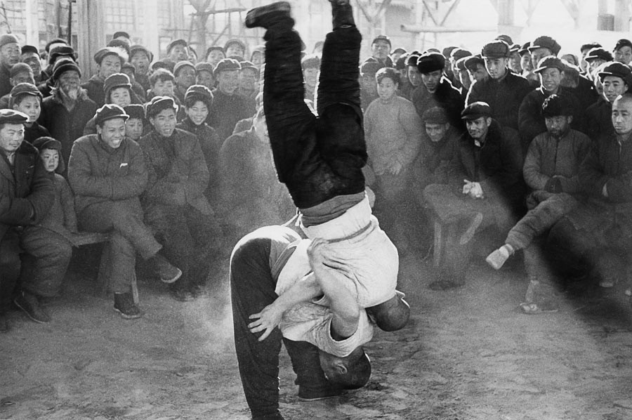 Spectacle de rue, Pékin, 1957