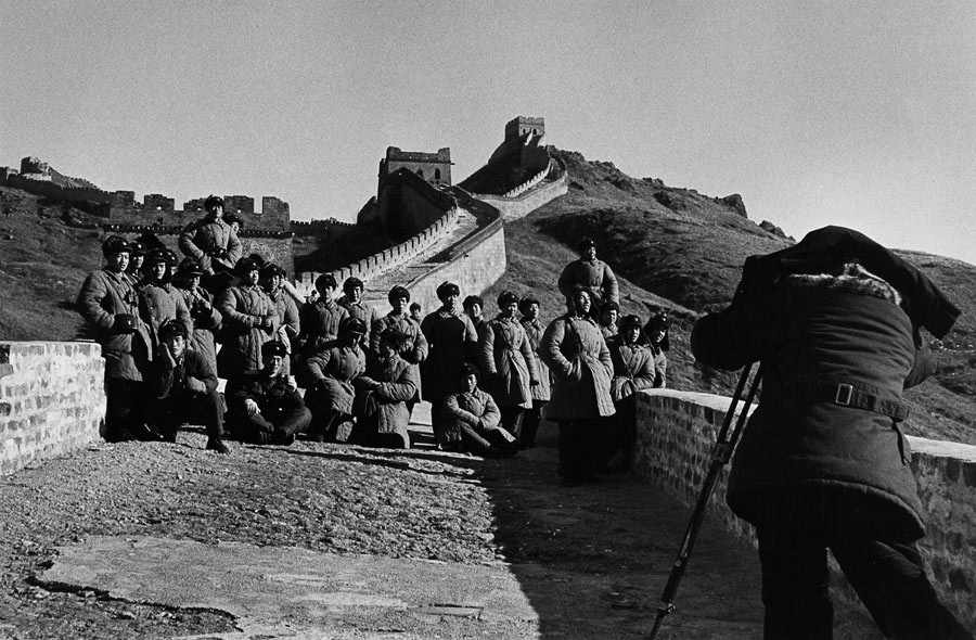 Soldats sur la Grande Muraille, 1957