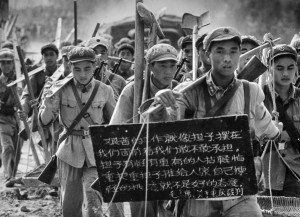 Soldiers participating to a road construction, Nanning province, 1965