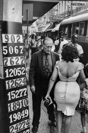 In the streets of Havana, on the left the drawings of national lottery, 1963