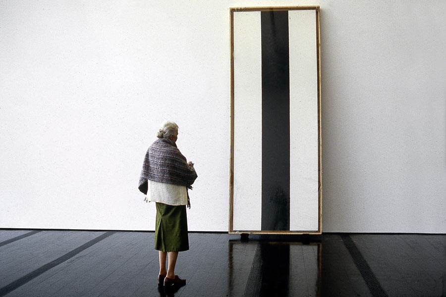 Dominique de Menil in front of an artwork by Barnett Newman, The Menil Collection, Houston, 1991