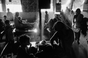 Camp de réfugiés à Krishnanagar, au nord de Calcutta, au moment de la partition entre le Pakistan occidental et oriental, 1971
