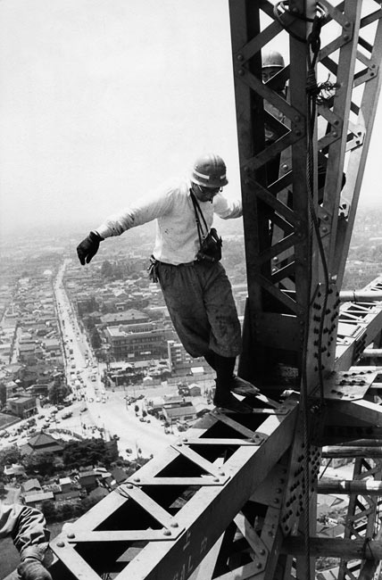 Construction of the TV tower, 325 meters high, Tokyo, 1958