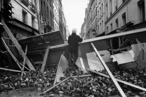 Latin quarter, the day after a fight over a barricade that did not collapsed.