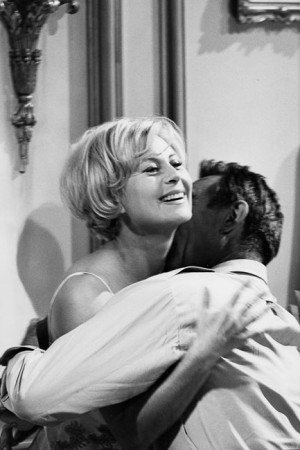 Michèle Morgan at Anthony Quinn sur le tournage du film "Les Centurions", 1965