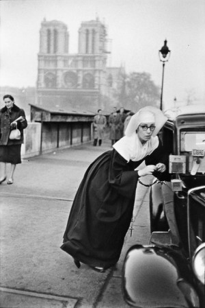 Nun in front of Notre-Dame, 1953