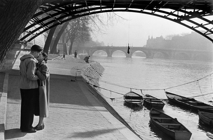 Lovers at the pont des Arts, 1953