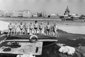 The members of Torpedo Club bathe every Sunday, no matter how cold the water is. This day, the temperature is -4 F° and they had to break the ice with axes and saws. Moscow, 1960
