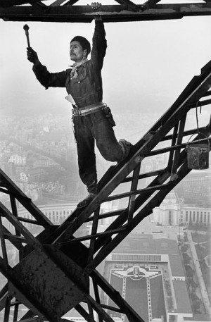 Painter of the Eiffel tower (variante), Paris, 1953