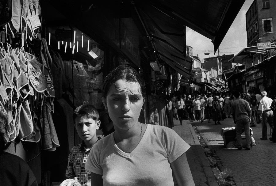 Dans la rue Merkan, qui descend du Grand Bazar, Istanbul, 1998