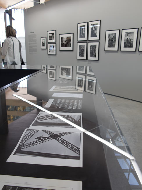 View of the exhibition "Marc Riboud, Premiers déclics", Le Plateau, exhibition space of the région Rhône-Alpes, 2014-2015 © Mike Derez