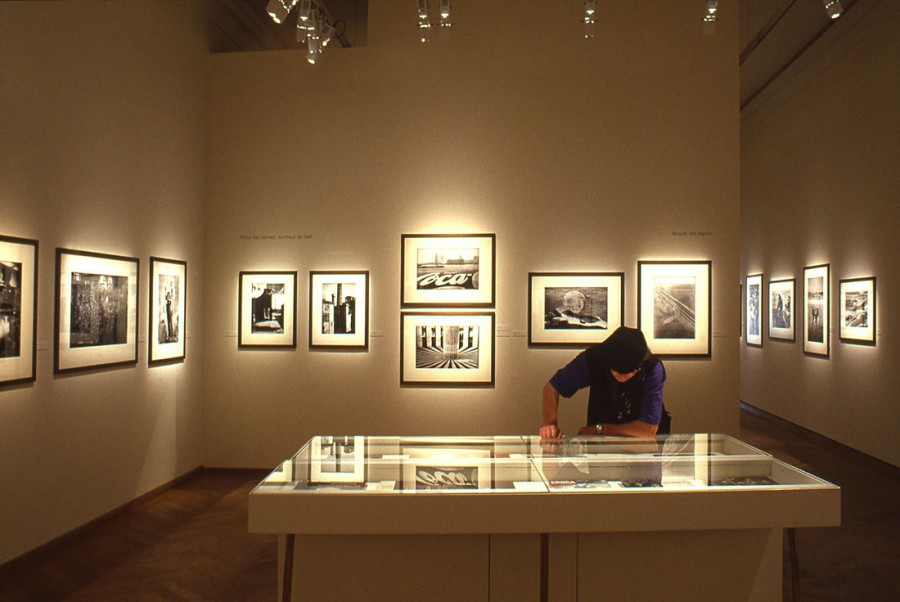 View of the exhibition "Marc Riboud, 50 ans de photographie" at the Maison européenne de la Photographie (MEP), Paris, 2004 © Gaston Bergeret
