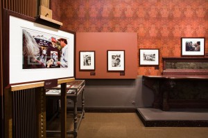 View of the exhibition "L'instinct de l'instant", Musée de la Vie romantique, Paris, 2009 © Martin Argyroglo